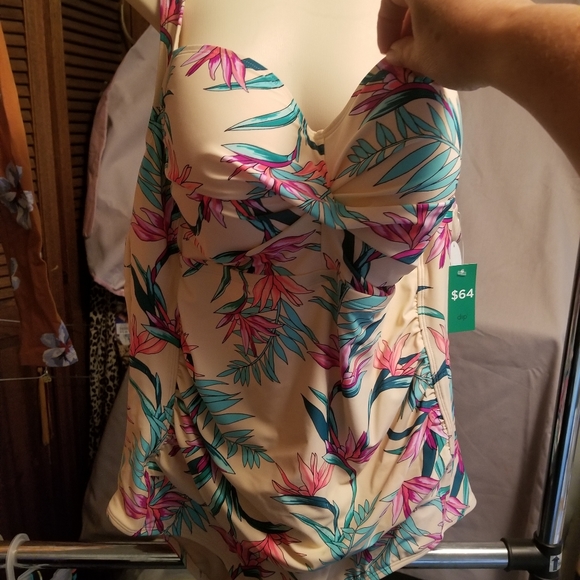 Ladies one piece swim suit with molded bra cups - Picture 4 of 5